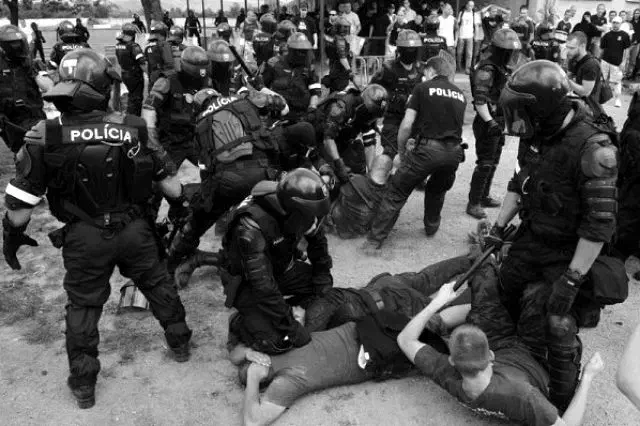 08.08.2009 / Slowakei: Neonazis liefern sich Straßenschlacht mit Polizei