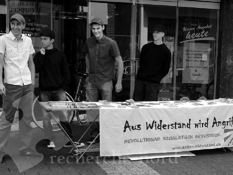29.08.2009 / Delmenhorst: Propagandastand der "Jungen Nationaldemokraten"