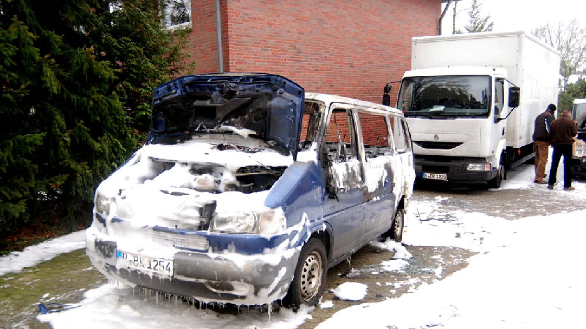 Brandanschlag auf NPD-Fahrzeuge in Schneverdingen