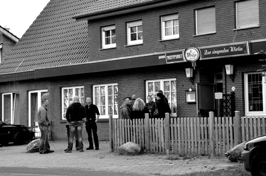 Michael Regener, wie der Neonazirocker mit bürgerlichem Namen heißt, war Sänger
der Band -Landser-, die als kriminelle Vereinigung verboten wurde.