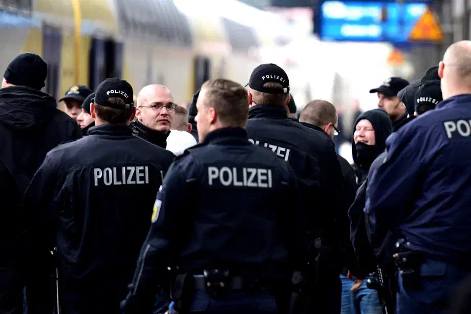 Die Veranstaltung der Salafisten wurde allerdings bereits im Vorfeld durch die Behörden der Hansestadt untersagt.