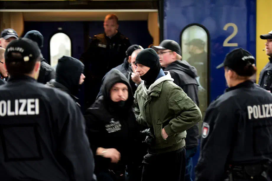 Die Teilnehmer*Innen bestiegen daraufhin erneut die Züge und reisten anschließend stundenlang durch halb Norddeutschland.