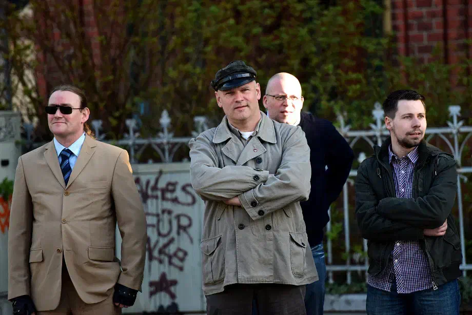 v.L.n.R.: Holger Niemann kommisarischer Vorsitzender der Partei "Die Rechte" in Niedersachsen, Thomas Wulff, Beisitzer im NPD Bundesvorstand und Vorsitzender der NPD Hamburg, sowie Markus Walter, neonazistischer Versandhändler und Mitglied der Partei "Die Rechte"