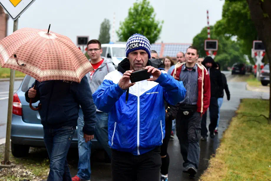 Die Veranstaltung der Neonazis war zwar ab 17:30Uhr angemeldet, doch diese erschienen erst etwa einanderhalb Stunden später am Veranstaltungsort.