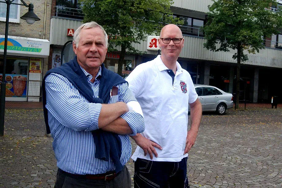Der ehemalige Leiter des NPD-Bundesordnerdienstes Manfred Börm (links) gemeinsam mit dem Oldenburger NPD-Mitglied Eckard Aden.