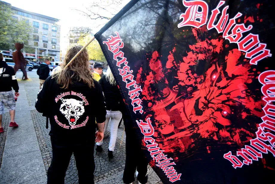AnhängerInnen der regionalen Neonaziszene verfolgen dabei eine Strategie der Akzeptanzgewinnung innerhalb der vermeintlich "bürgerlichen" TeilnehmerInnen von "Pegida und Co"