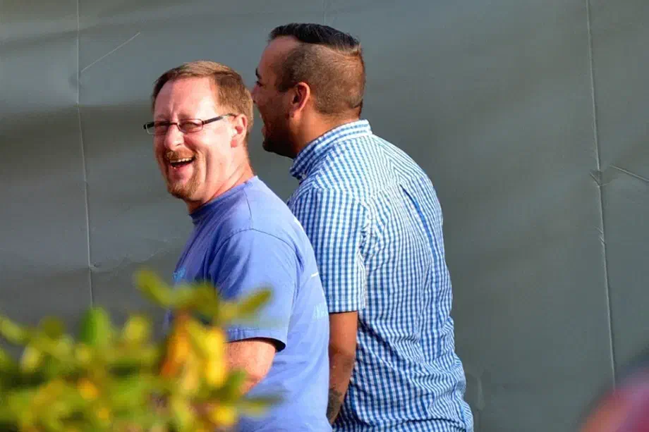 Bei einem weiteren Redner handelte es sich um Dieter Riefling. In seinem weithin hörbaren Redebeitrag bezeichnete sich, der erst vor kurzem aus dem Gefängnis entlassene Riefling als bekennenden und langjährigen Nationalsozialisten. Riefling vertrat in seinem Redebeitrag die Ansicht das im politischem Kampf "Blut fließen" müsse und das dieses im politischem Kampf nicht zu vermeiden sei. Weiter bezeichnete Riefling Adolf Hitler als "letzten frei gewählten Kanzler" und vorbildlichen politischen Akteur.