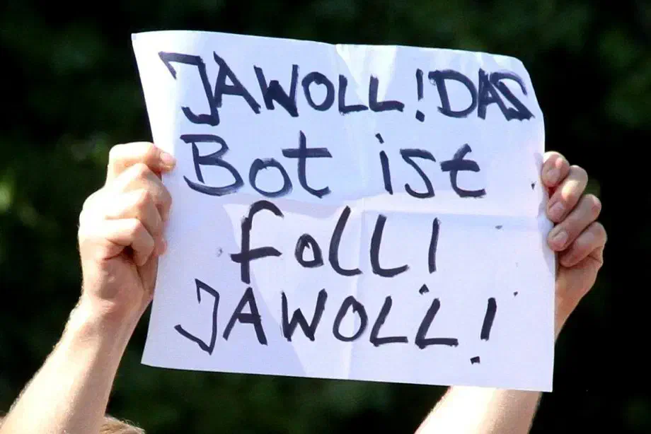 Den Gegendemonstrant*innen gelang über die gesamte Veranstaltungszeit hinweg die Redebeiträge erheblich zu stören.