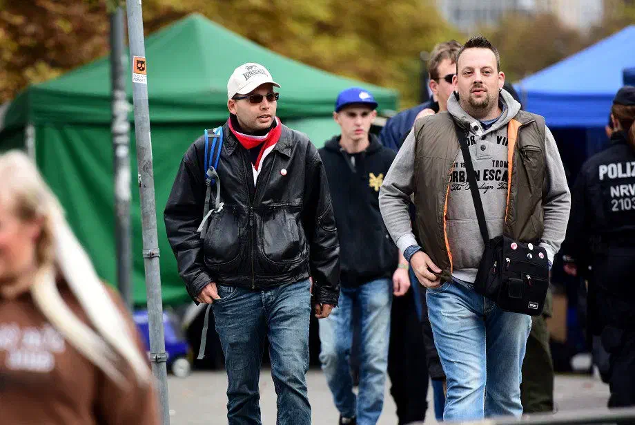 Auch die NPD aus Nordrhein-Westfalen war mit mehreren Mitgliedern in Dortmund zugegen. Rechts im Bild: der derzeitige NPD-Landesvorsitzende Claus Cremer.