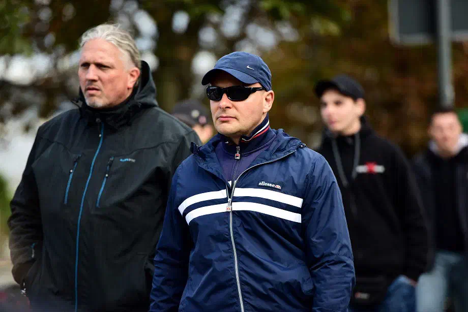 Die Verbindungen der Veranstaltungen ins terroristische Neonazimilleu manifestiert sich auch an dieser Person: William "the Beast" Browning. Der britische Neonazi gilt als Gründer und Anführer der in den 1990er Jahren gegründeten Terrororganisation Combat 18.
