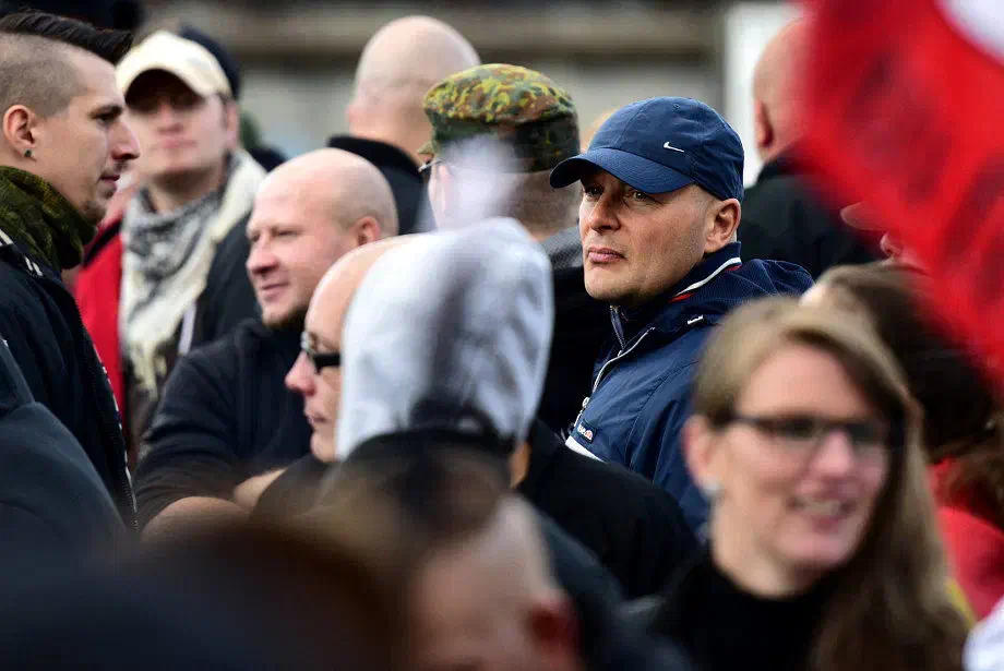 Der Combat 18 Gründer war bereits am "Tag der Deutschen Zukunft" (TDDZ) am 4. Juni in Dortmund zugegen. Auch im Juni reiste Browning nicht alleine. Während des TDDZ in Dortmund bewegte sich Browning in einer größeren Gruppe von Blood & Honour und Combat-18 Aktivisten aus verschiedenen europäischen Ländern.