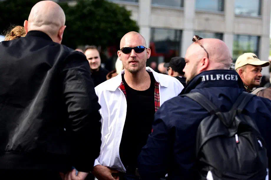 Janssen gehörte zu einer größeren Gruppe radikaler niederländischer Neonazis die sich am vergangenen Samstag in Dortmund einfand.