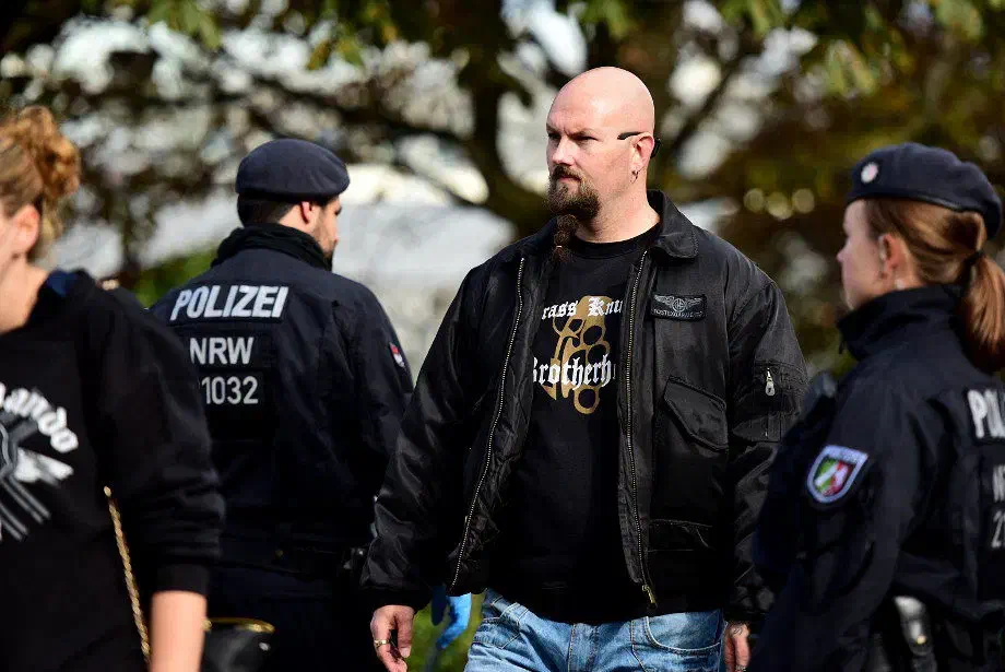 Ein Aktivist des "Brass Knuckle Brotherhood". Die Gruppierung wird in den Niederlanden dem Umfeld von Blood & Honour und Combat 18 zugerechnet. 