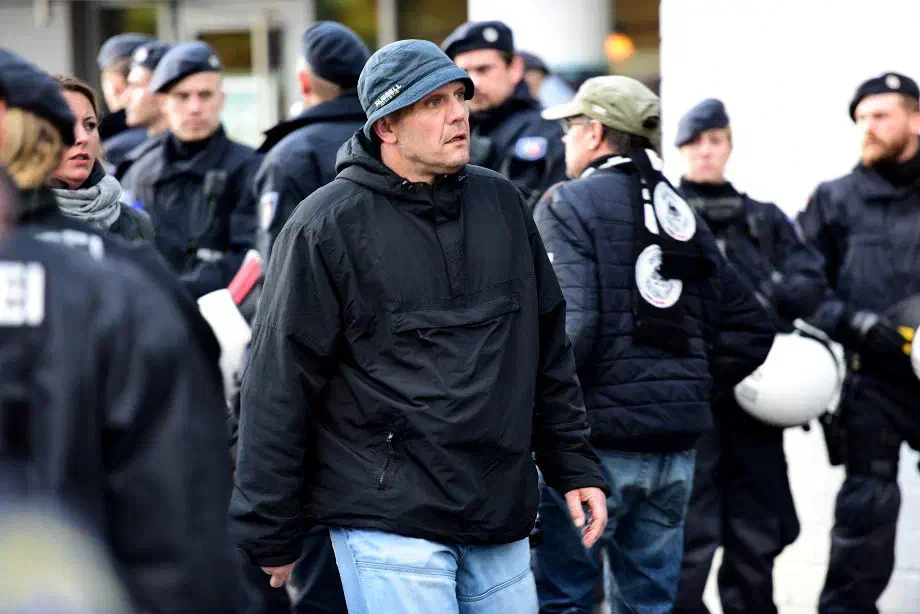 Das Organisationsteam welches kurz darauf das Ende der Kundgebung verkündete, schien von dieser Entwicklung sichtlich entrüstet.