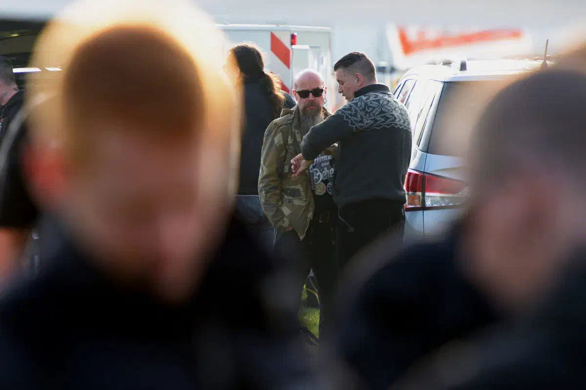 Der Berliner Neonazi Michael Regener, hier im Gespräch mit Thorsten Heise, dem thüringischen NPD-Landesvorsitzenden und massgeblichen Kopf hinter dem "Eichsfeldtag", ist innerhalb der organisierten Neonaziszene vor allem unter seinem Pseudonym "Lunikoff" bekannt.