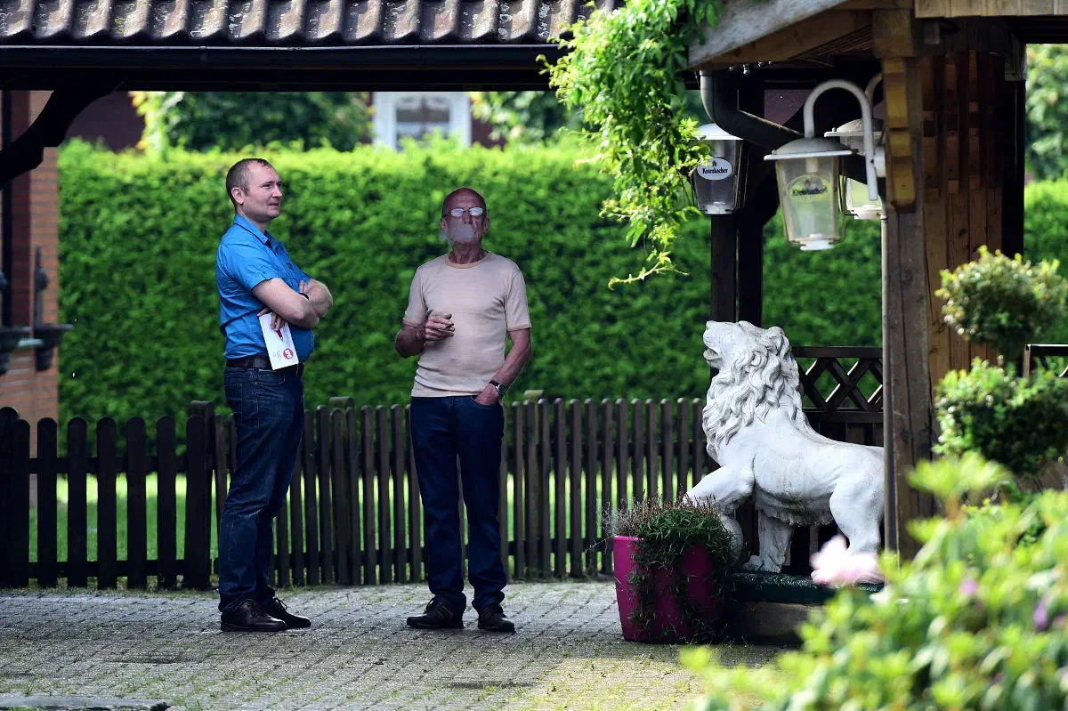 Beteuerten die Betreiber des "Löwen-Festsaals" in der Vergangenheit noch, dass sie bei der Anmeldung im Jahr 2015 überrumpelt wurden, räumten sie beim diesjährigen NPD-Landesparteitag freimütig ein, dass sie über die Hintergründe von den Veranstaltern informiert wurden. Als Anmelder trat der Landesvorsitzende Ulrich Eigenfeld in Erscheinung.