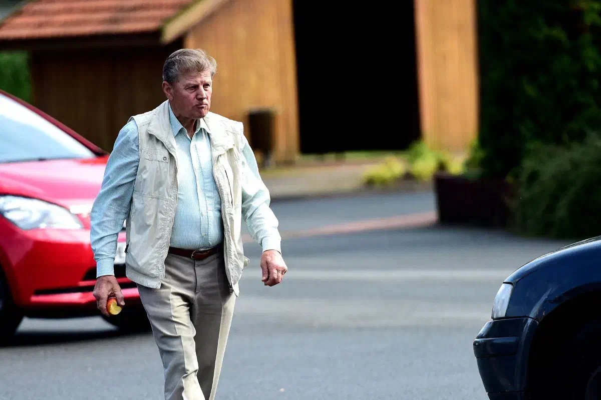Adolf Preuß, NPD-Gemeinderat in Süpplingen nahe dem niedersächsischen Helmstedt: Seit rund fünfzig Jahren, also lediglich mit einer einzigen Unterbrechung seit 1968, wählen die Bewohner der 1900-Seelen-Gemeinde Adolf Preuß, Mitglied im NPD-Unterbezirk Braunschweig, in ihren Gemeinderat.