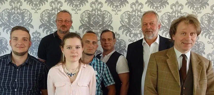 Die NPD-Niedersachsen veröffentlichte im Nachgang des Landesparteitages eine Fotographie des neuen Vorstandes. Dabei wurden zwei Mitglieder ausgelassen...