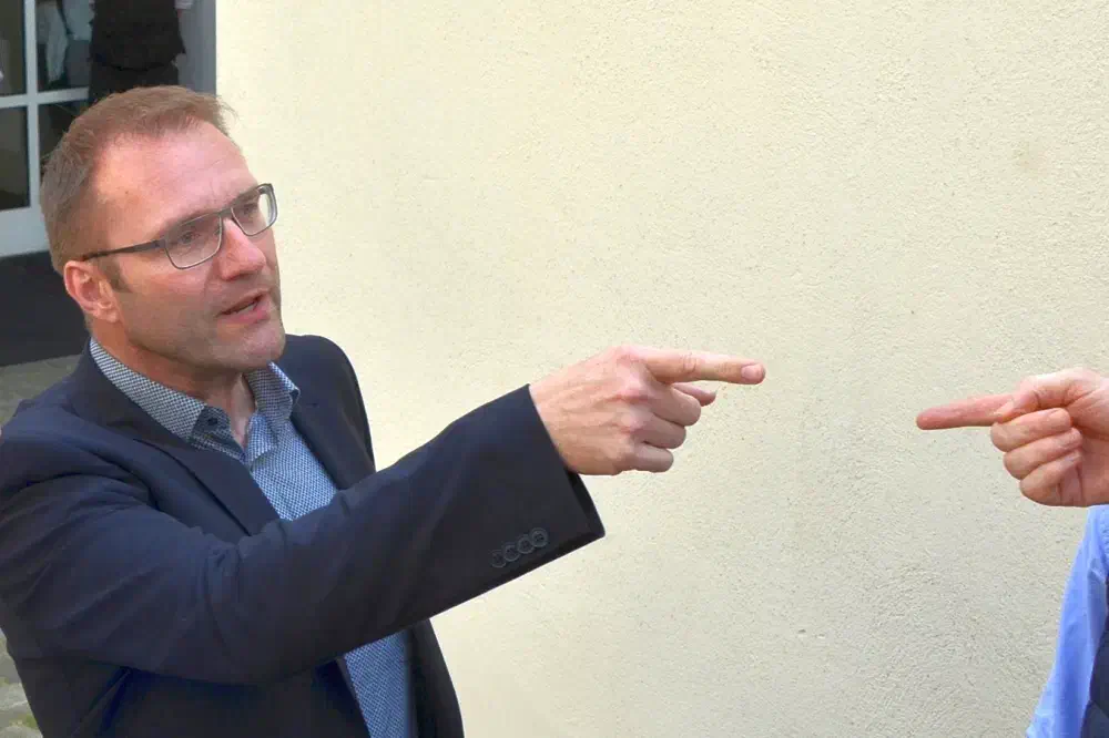 Hierbei provozierten einige Besucher*innen die Gegendemonstrant*innen und versuchten sie auch körperlich anzugehen.