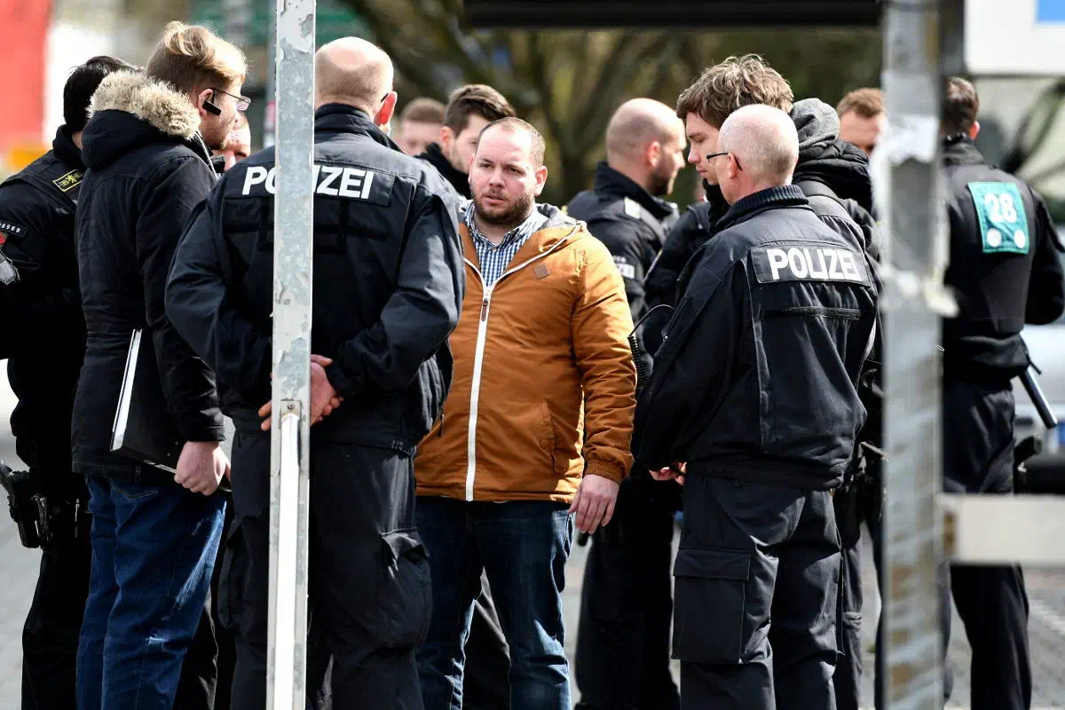 Nachdem die wirklichen Hintergründe der Veranstaltung bekannt wurden, zog die Versicherung ihre Zusagen zurück. Dies führte dazu das wiederum die Stadt Wetzlar einen Tag vor Veranstaltungsbeginn die Freigabe der Stadthalle verweigerte. Das Vorgehen der NPD-Hessen, unter falschen Angaben eine Versicherung ("Hantusch-Kongress") zu erhalten, fiel somit dem Organisationskreis der NPD-Hessen (hier der Fraktionsschatzmeister der NPD im Wetterauer Kreistag, Stefan Jagsch) letztlich vor die Füße.