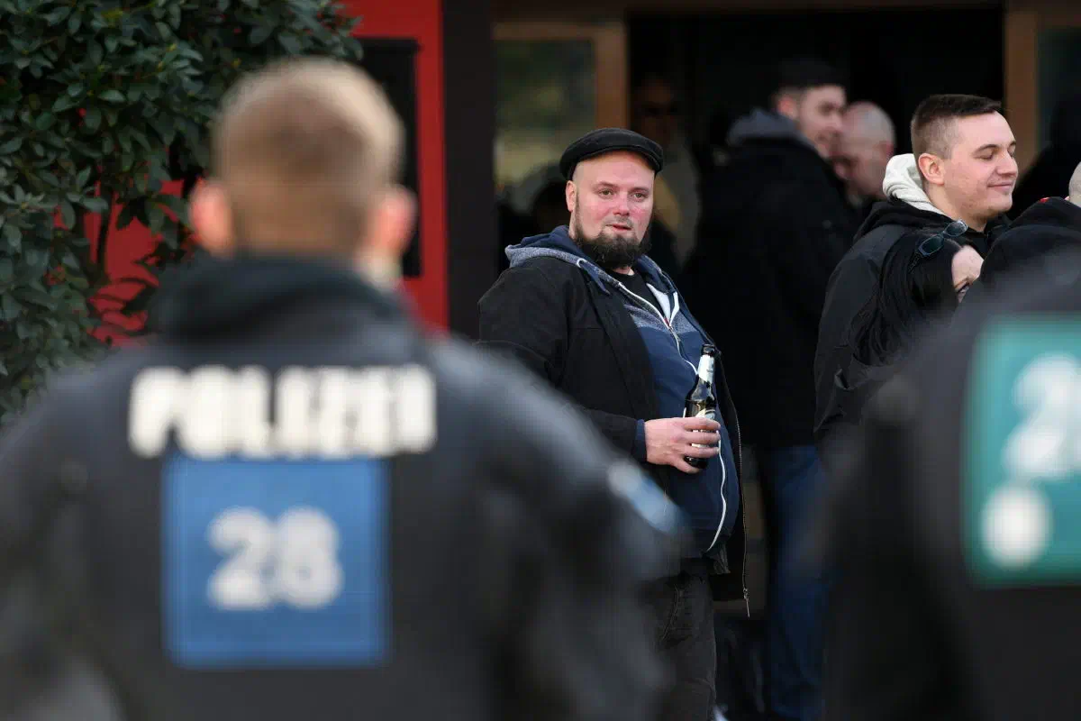 Die angereisten Neonazis kompensierten die Situation zum Teil durch ausgiebigen Alkoholkonsum. Entsprechende Getränke konnten im Hotel erworben werden.