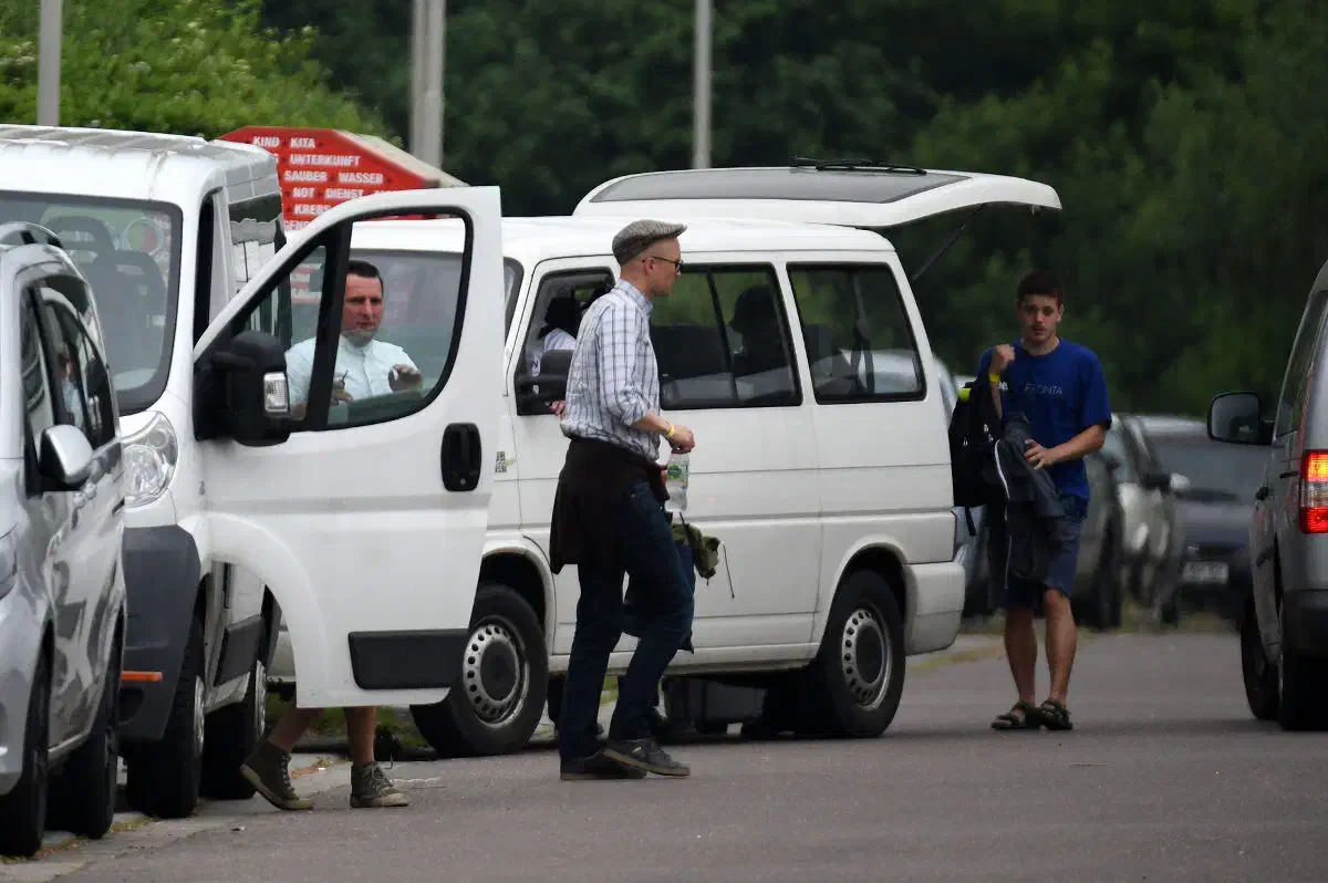 Auch die Taktik der Polizei in Riesa ließ nicht erkennen das der Veranstaltung eine große Bedeutung beigemessen wurde. Während sich am Samstag bereits in den frühen Morgenstunden Neonazis sammelten, fand die erste Einsatzbesprechung in der Polizeiinspektion Riesa trotz Kenntnis der Veranstaltung erst Stunden später statt. 