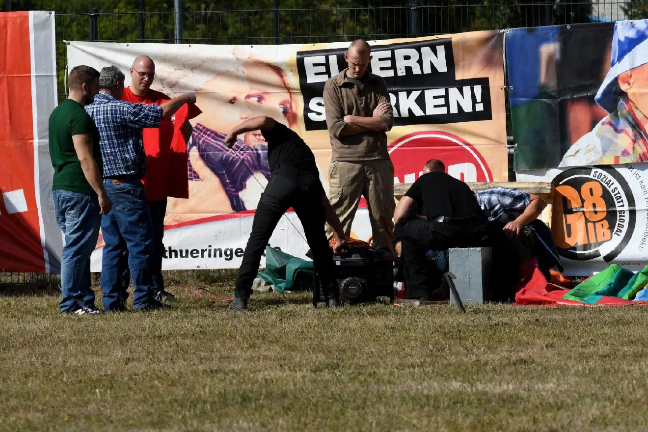 Vor dem offiziellem Beginn der Veranstaltung hatten die Organisatoren mit technischen Problemen zu kämpfen. Eine Hüpfburg versagte den Neonazis den Dienst.