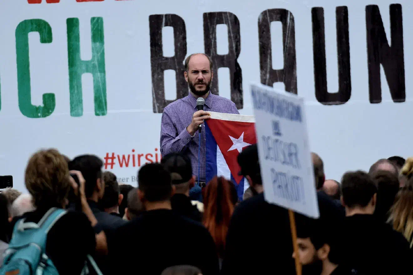 Der Lokalpolitiker Kohlmann, der auch über einen Sitz im Stadtrat von Chemnitz verfügt nutzte die "Bürgerbewegung" bislang vor allem zur eigenen Imagepflege und als rechtspopulistische Wählervereinigung bei Kommunalwahlen.