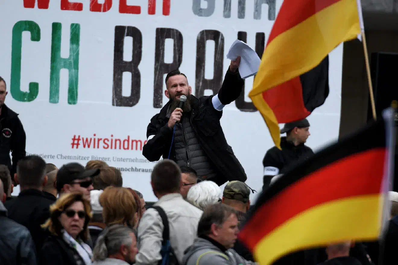 Verlesung der Auflagen zu Beginn der Veranstaltung von "PRO Chemnitz"