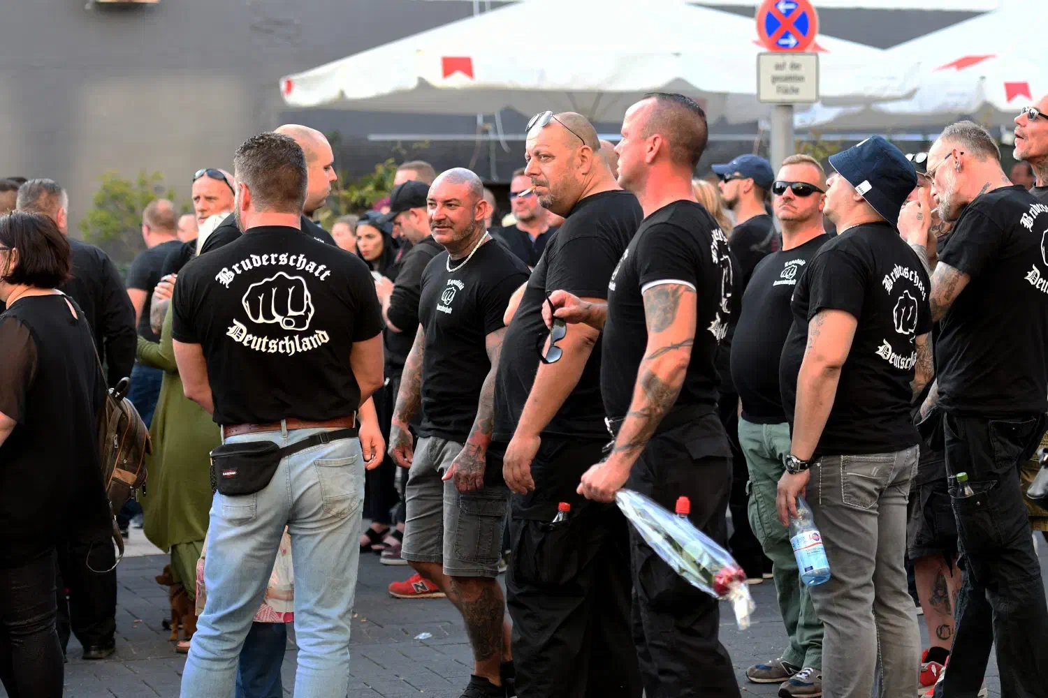 Trauermarsch von Hooligans und Neonazis in Mönchengladbach