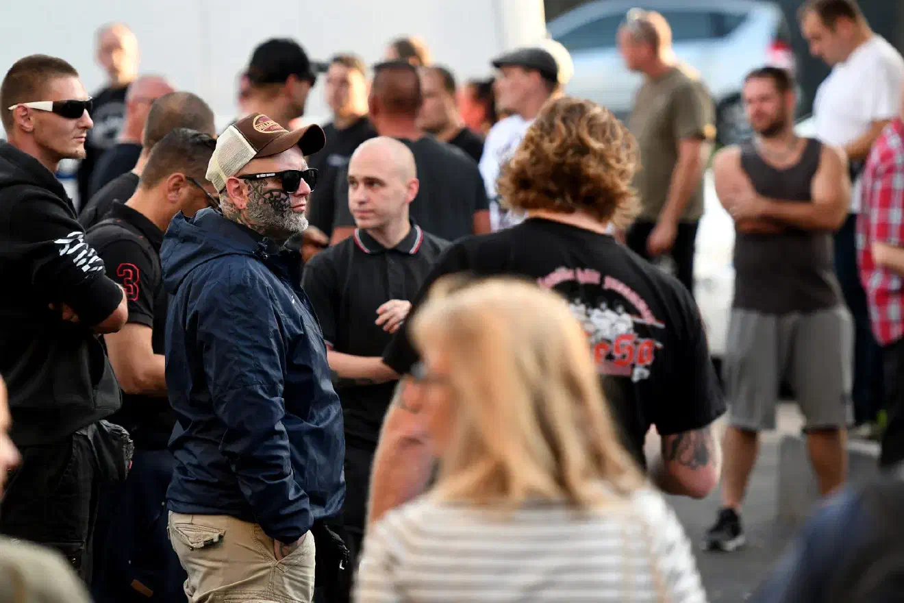 Am Tag zuvor war Marcel Kuschela, Mitbegründer des Hooligan und Neonazi-Netzwerks "Gemeinsam Stark Deutschland" (GSD) in Mönchengladbach tot aufgefunden worden.