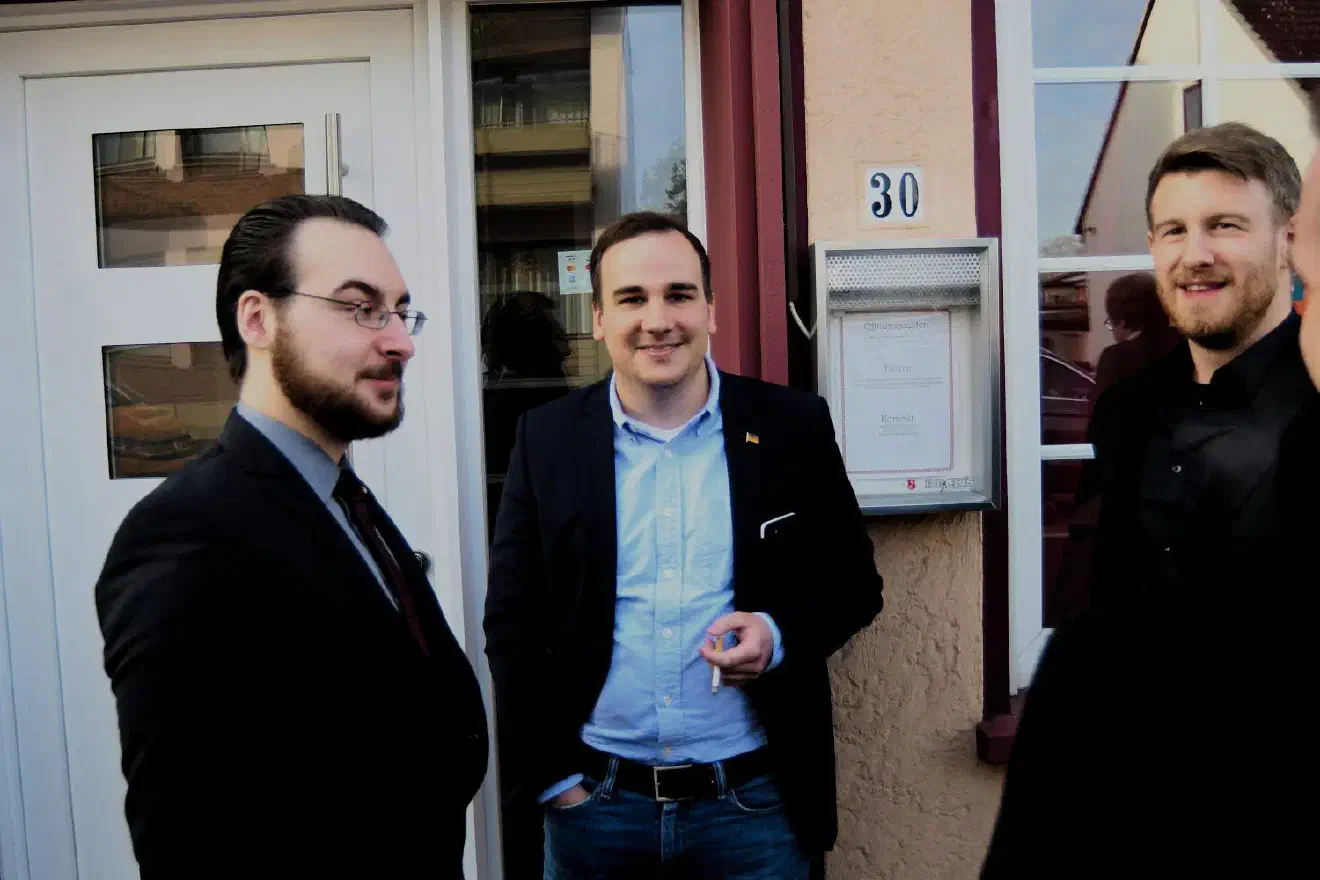 Die Zustände im Bremer Landesverband fasste abschließend ein weiterer Teilnehmer mit Blick auf Frank Magnitz mit folgenden Worten zusammen: "Hier sehen wir die Partei als Beute".