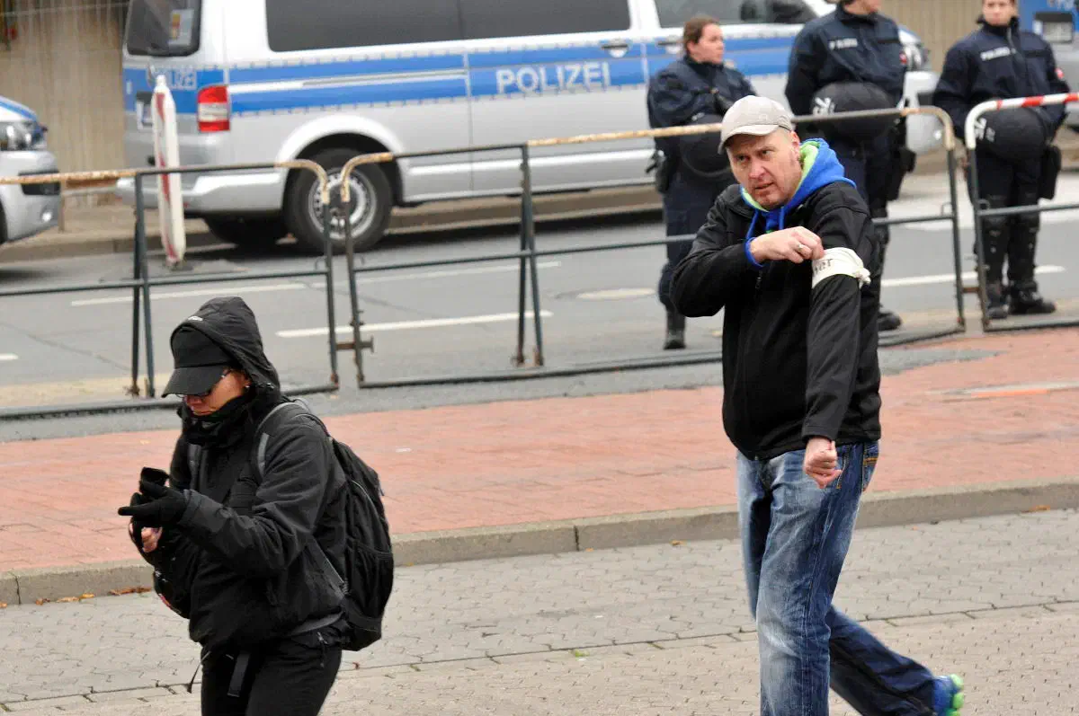 Dem am Anfang erwähnte "Kreisverband Braunschweig" unter seinem damaligen Kreisvorsitzenden Michael Berner erging es nicht anders. Berner verließ die Szene, die "Rechte" verschwand aus Braunschweig.
