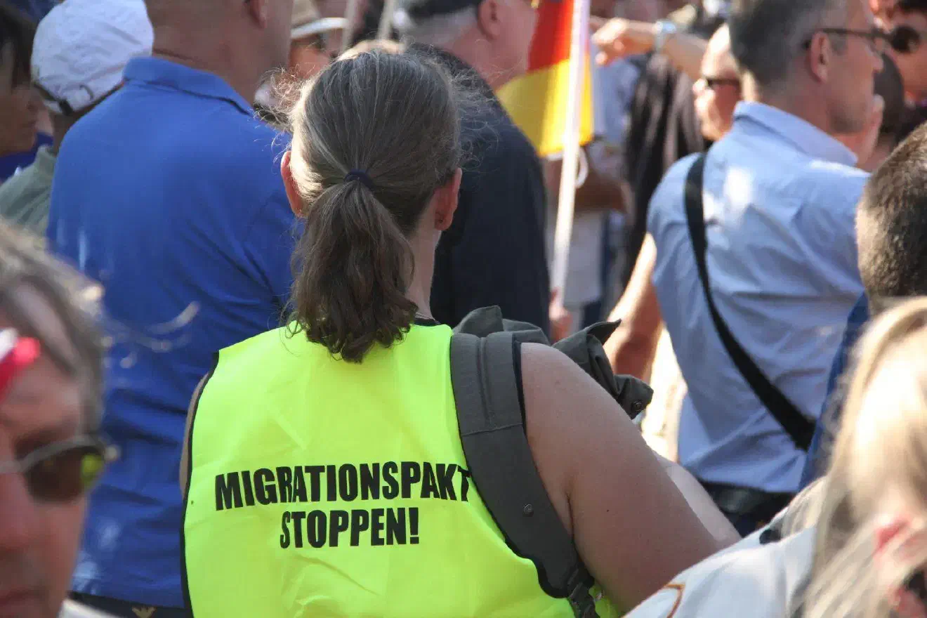 Die Ulrichs treten nur selten in der Öffentlichkeit auf. Zuletzt nahmen sie mit einigen ihrer Kinder an zwei Solidaritätsdemonstrationen für die inhaftierte Holocaustleugnerin Ursula Haverbeck in Bielefeld teil.