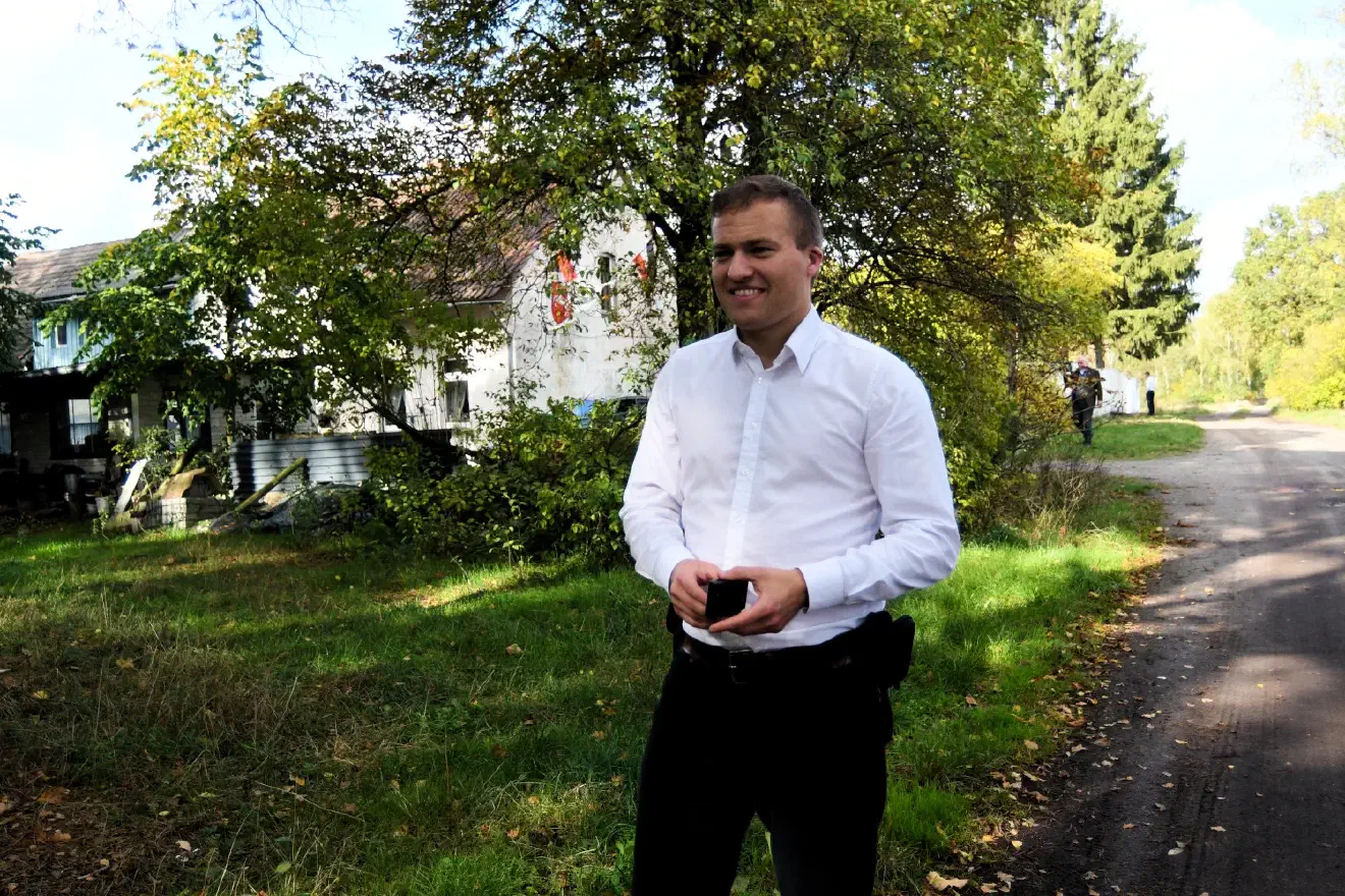 Vor Ort waren in diesem Jahr auch Mitglieder der "JN-Nordland", einem Zusammenschluß von JN-Aktivist*innen aus Hamburg und Schleswig-Holstein. Im Bild der führende Protagonist der Struktur und derzeitiger Landesvorsitzende der NPD-Hamburg Lennart Schwarzbach.