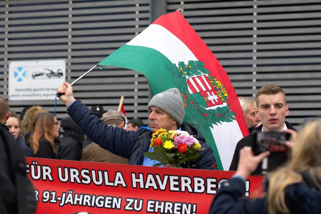Vereinzelt reisten Neonazis aus dem Ausland an, wie hier ein Teilnehmer aus Ungarn.