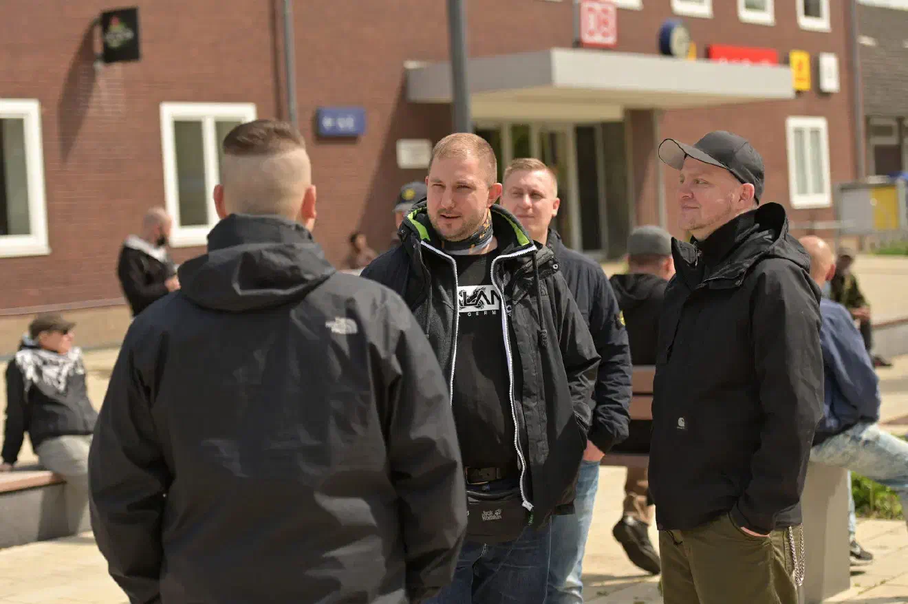 Nachdem die Veranstaltung im Vorfeld durch das Ordnungsamt untersagt wurde, beschritten die Neonazis den Rechtsweg. Unterlagen aber in allen gerichtlichen Instanzen.