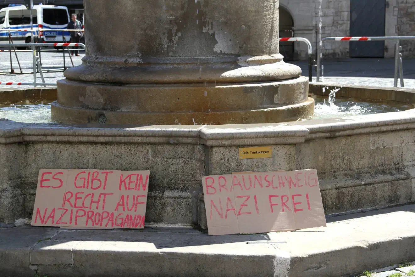 Auch eine in Braunschweig angemeldete Kundgebung der neonazistischen Splitterpartei wurde kurzfristig durch die zuständigen Behörden verboten.