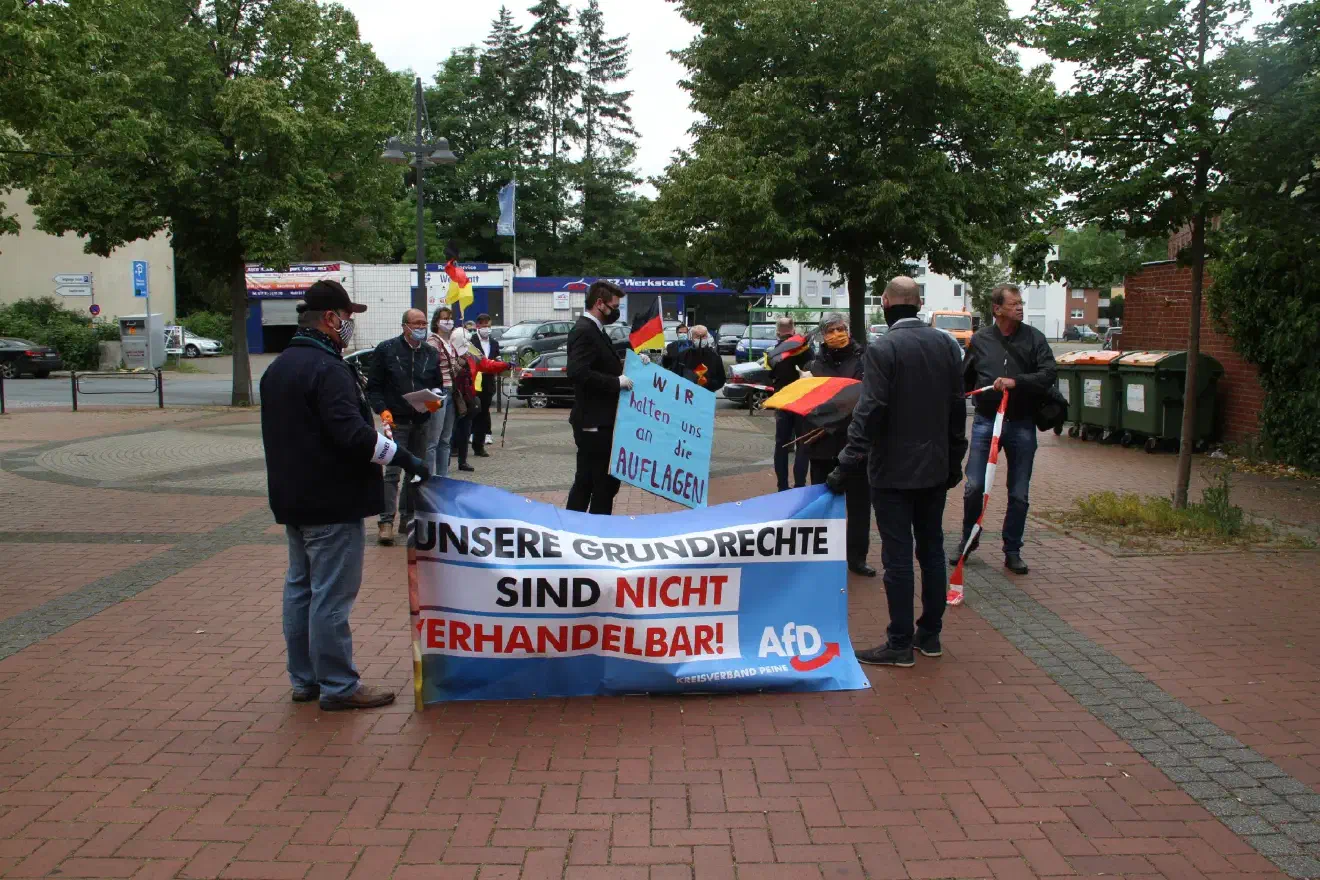 In Peine versammelten sich dafür 15 Anhänger*innen des Kreisverbandes zu einer Demonstration. Versammlungsleiter war der stellvertretende Kreisvorsitzende Knut Kimm.