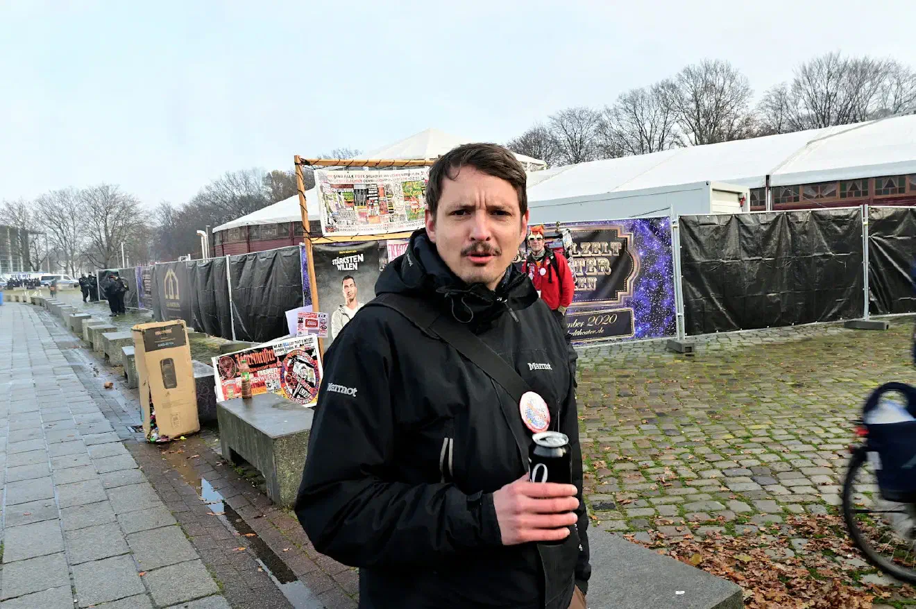 Am späten Nachmittag versuchten die angereisten Querdenker*innen sich dann im Innenstadtbereich zu versammeln.