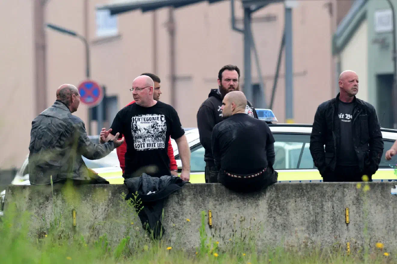 Der eigentliche Hintergrund bestand in der Produktion von Video- und Fotomaterial für die Neonaziband "Kategorie C" aus Bremen. Bereits vor ein paar Wochen wurde in der unmittelbaren Nähe die Aufnahmen für ein Musikvideo erstellt.