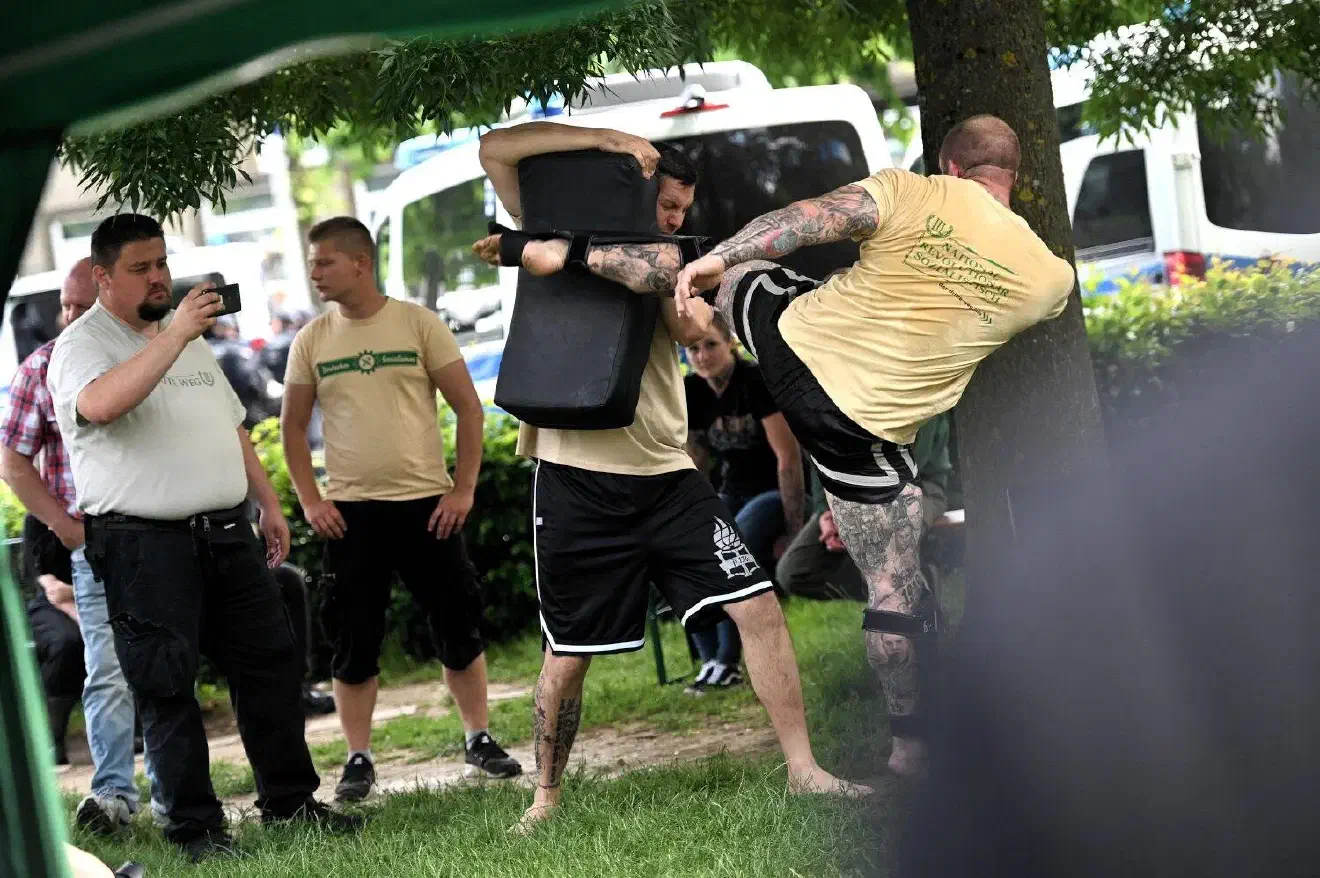 Neben einer Demonstration sollten noch ein Selbstverteidigungskurs und Kampfsportvorführungen stattfinden. Im Prinzip war dies aber ein Kampfsportkurs, angeleitet von Martin Langner (Barbaria Schmölln).