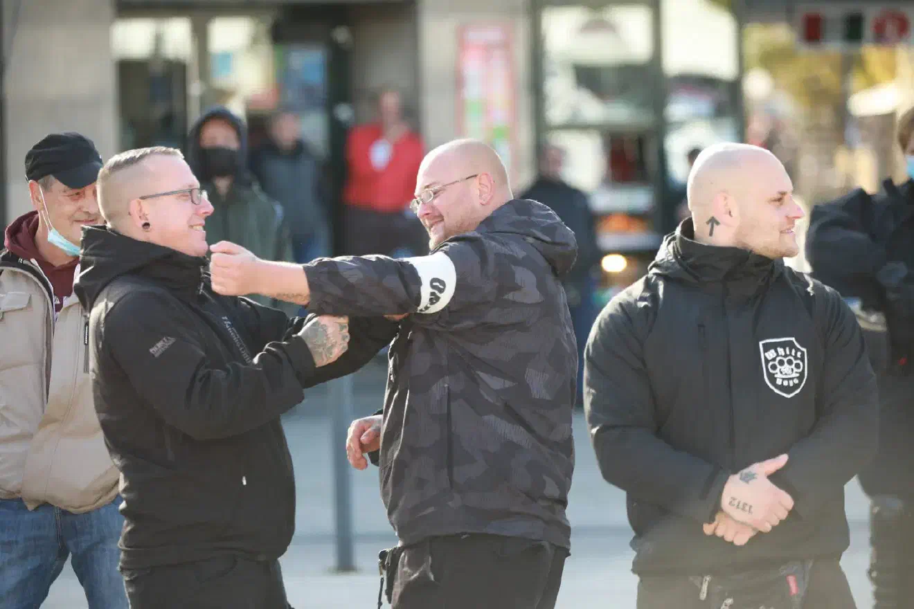 Im Laufe der Veranstaltung wurde Bauer jedoch von den zuständigen Behörden als Ordner ausgeschlossen, wofür dann der Braunschweiger Lukas Lange einsprang.