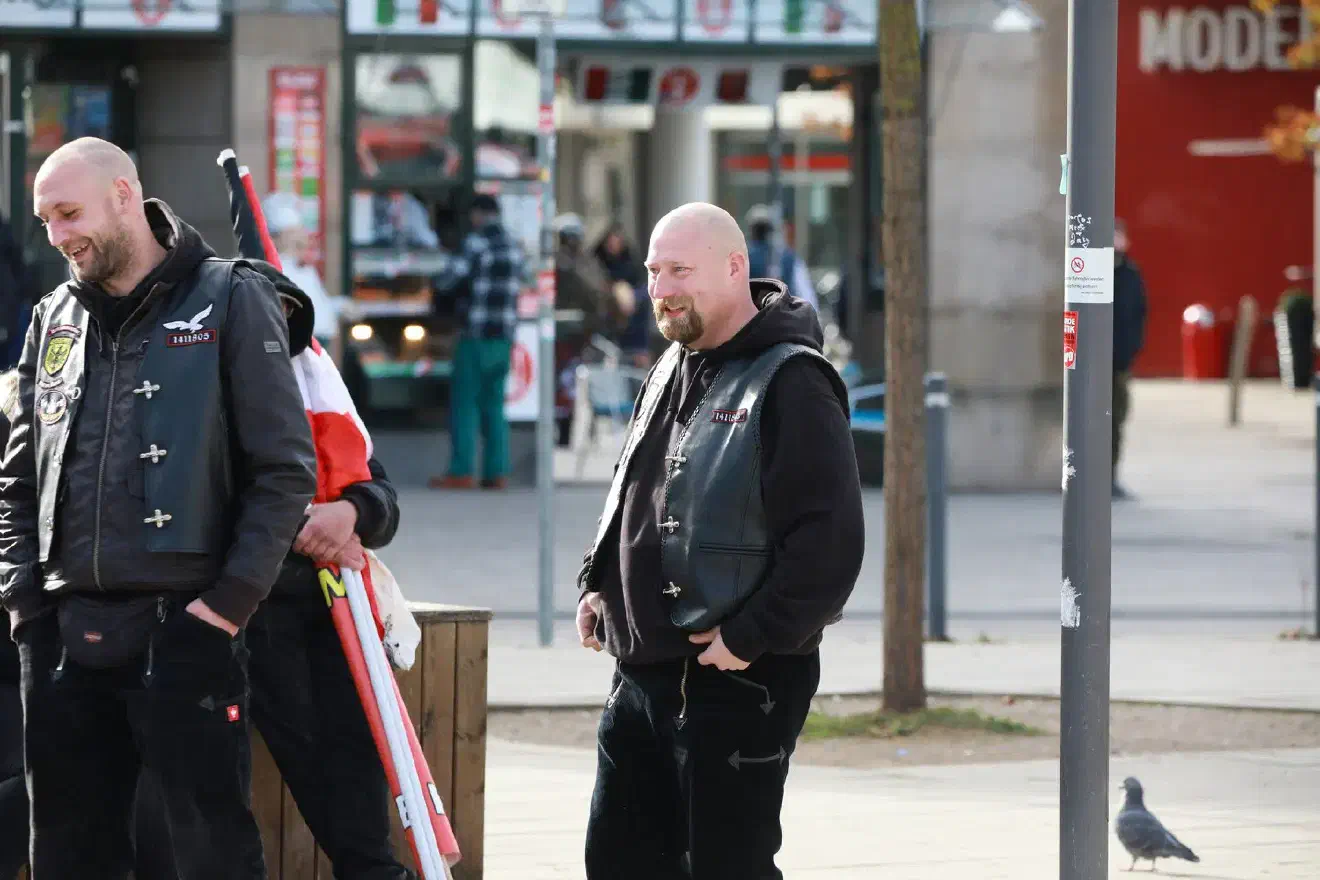 Mitglieder der "Nationalen Kameradschaft Harz" (NKH) und der ebenfalls aus Goslar stammende NPD-Funktionär Carsten Dicty nahmen an der Veranstaltung teil.