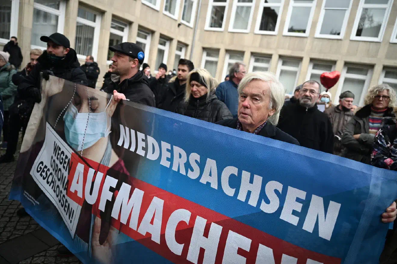Diesing trat im Jahr 2014 als Teilnehmer einer Neonazi-Kundgebung in Hannover in Erscheinung und ist nun in der AfD aktiv.