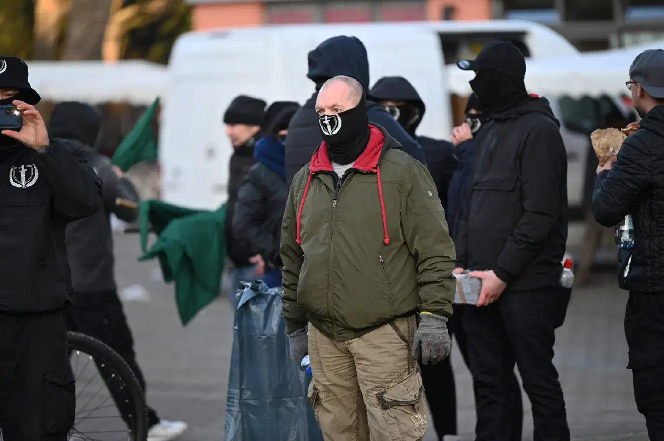 Stattdessen wurde Kundgebungen in vier verschiedenen Städten angemeldet. Dabei handelte es sich um Erfurt und GEra in Thüringen, Magdeburg in Sachsen-Anhalt und Bad Kreuznach in Rheinland-Pfalz. 