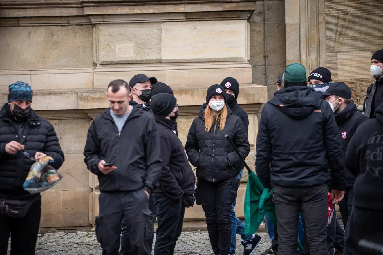 Darüber hinaus folgten Mitglieder der JN Sachsen-Anhalt, NPD, Die Rechte Hildesheim/Braunschweig, Brigade 8 und Brothers of Honor.