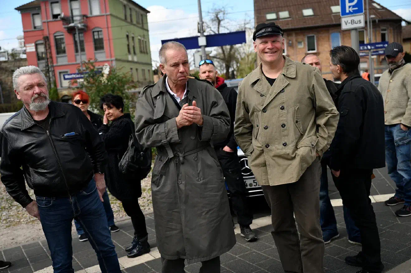Die Organisator:innen der Demonstration waren ursprünglich von 150 potentiellen Teilnehmer:innen ausgegangen - am Ende versammelten sich in Weinheim nicht einmal 50 Neonazis.
