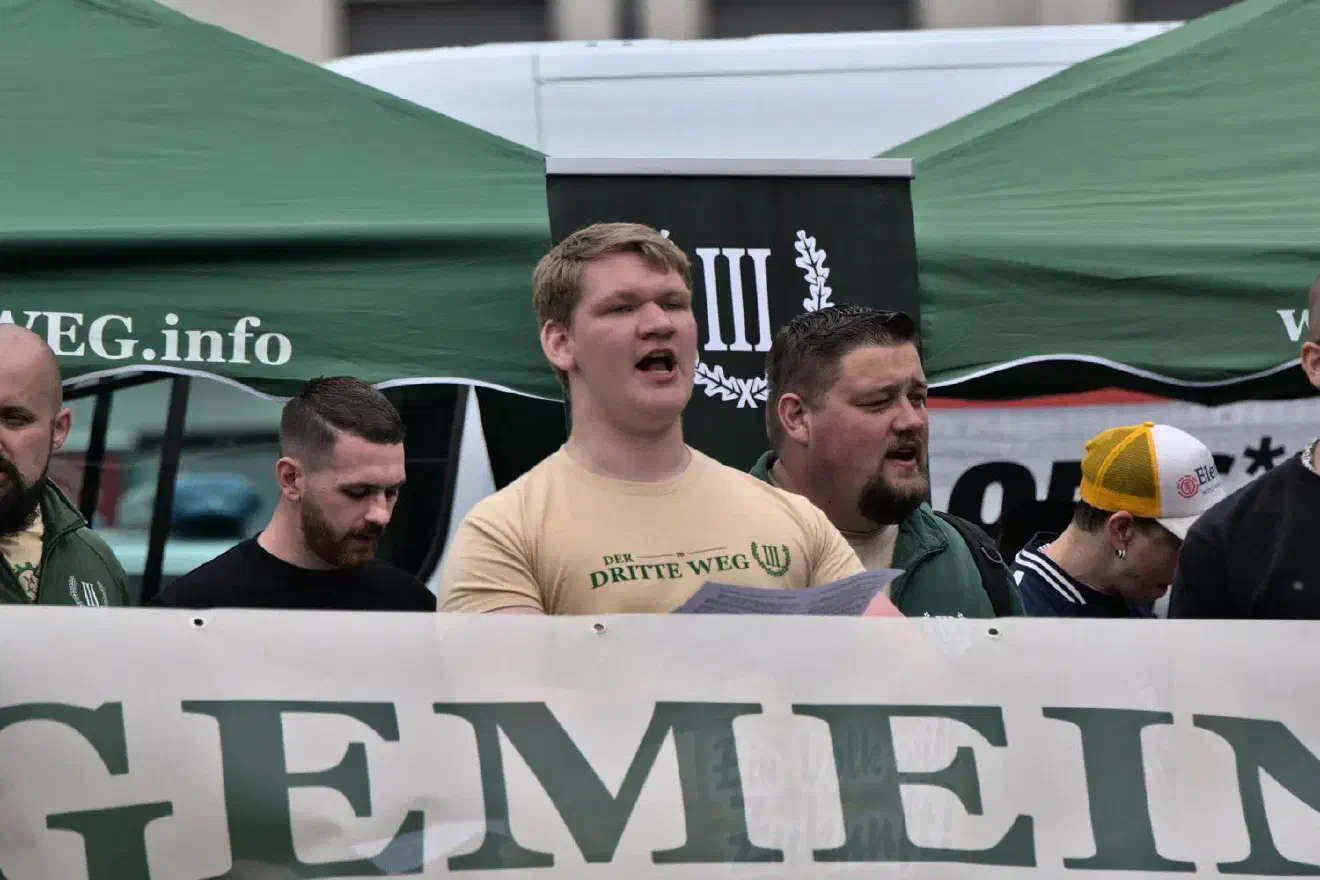 Im Publikum wurden Liedzettel ausgeteilt. Es wurde allerdings nicht lange mitgesungen.