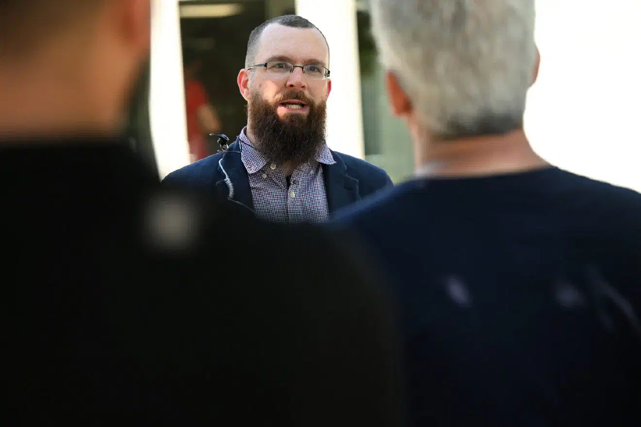 Bereits am Vortag reisten NPD-Aktivisten wie hier der NPD-Organisationsleiter Sebastian Schmidtke in die hessische Kleinstadt.
